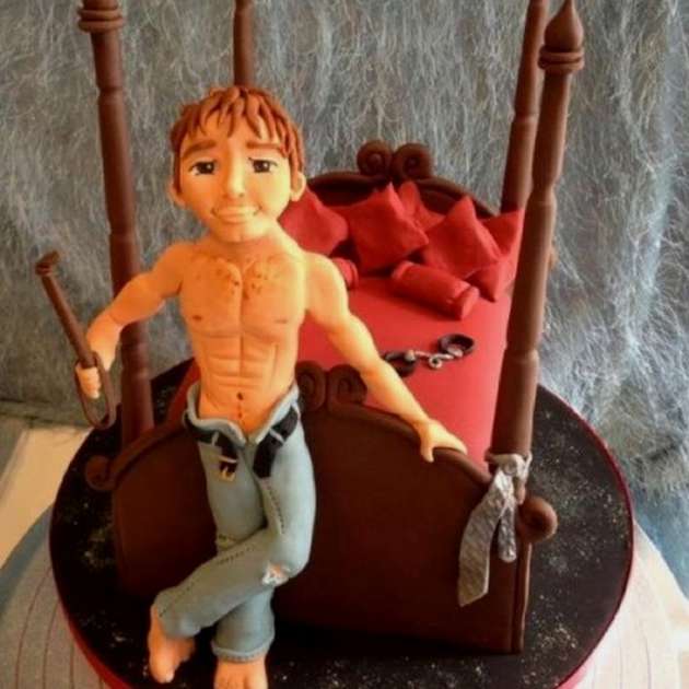 Fifty-Shades-of-Grey-Cake-470x470